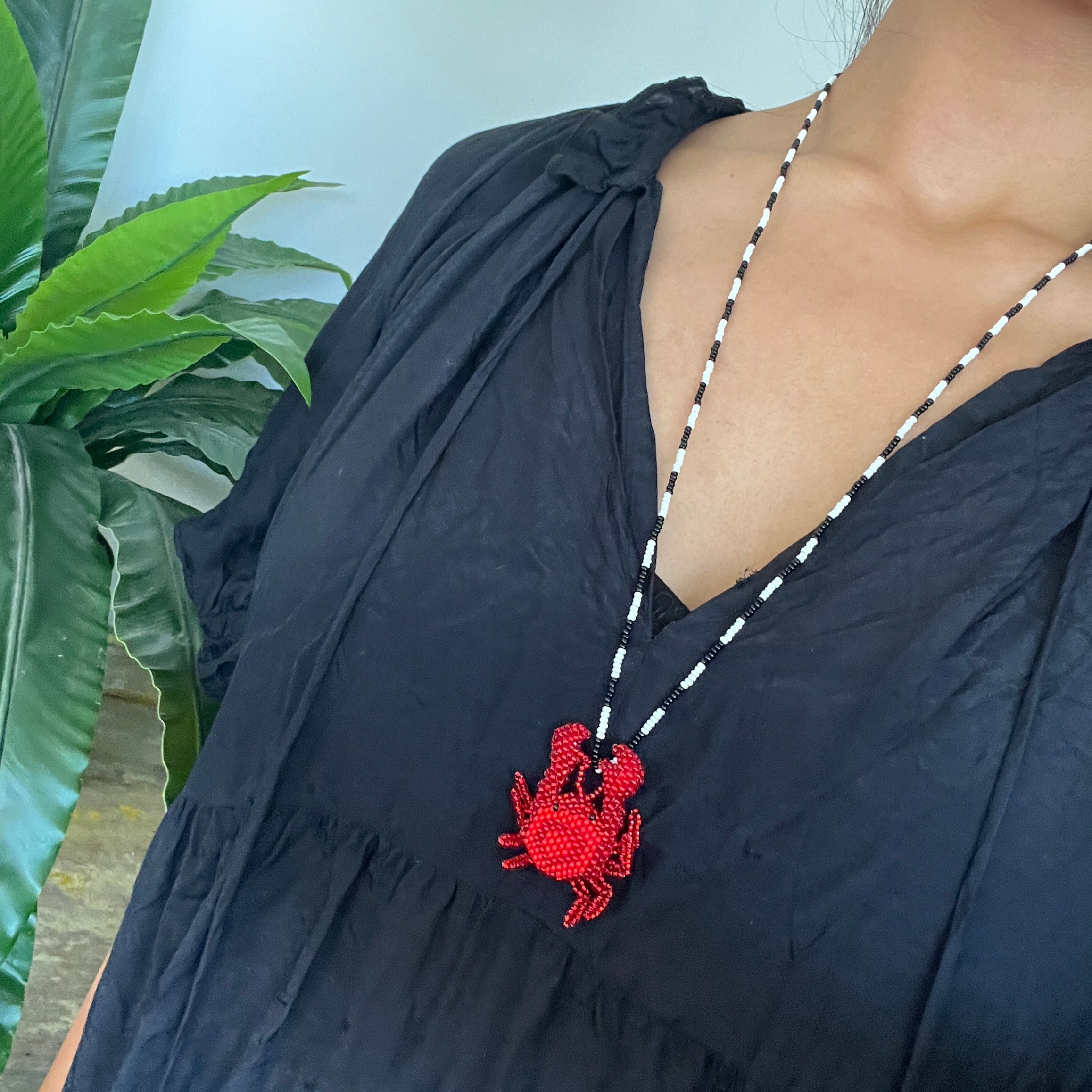 CRAB AMULET | RED | necklace, charm/ornament